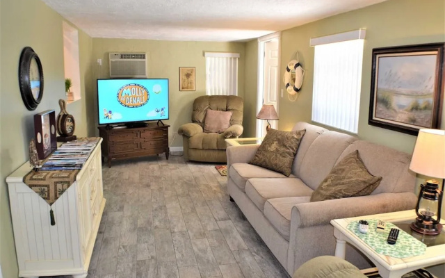 photo 3 of Just Another Day In Paradise 2 Bedroom Home