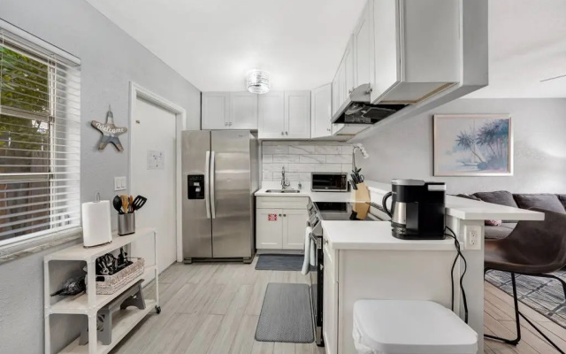 photo 2 of Just Beachy Apt 3 in Fort Lauderdale