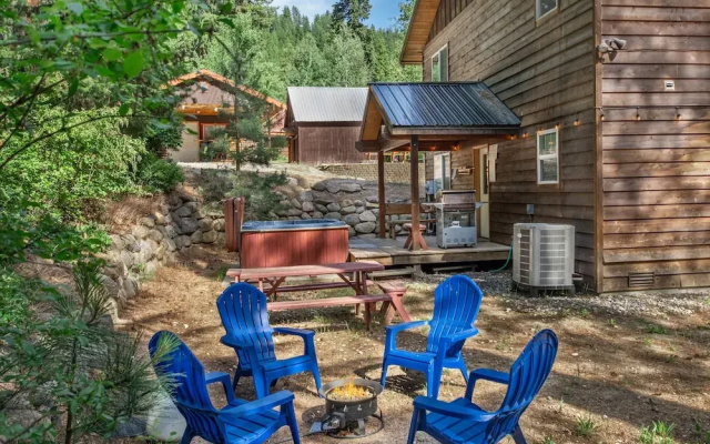 photo 2 of Just Plain Getaway 3 Bedroom Home by NW Comfy Cabins by RedAwning