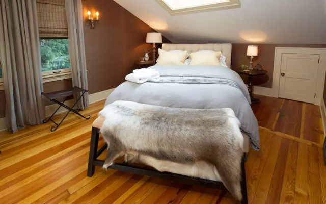 photo 2 of Kara's Kottages @ N. Clarendon St.
