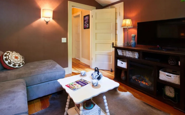 photo 3 of Kara's Kottages @ N. Clarendon St.