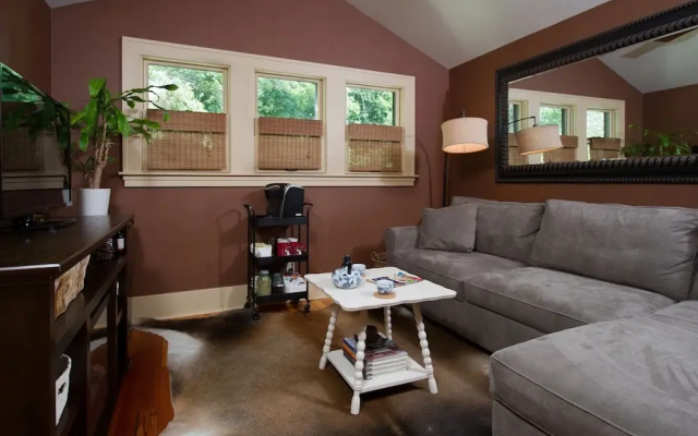 photo 5 of Kara's Kottages @ N. Clarendon St.
