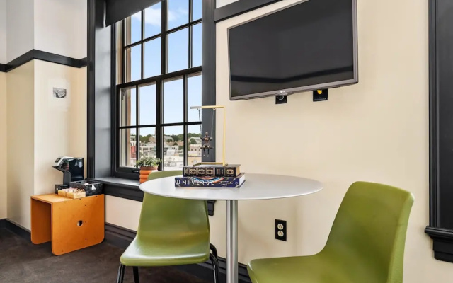 photo 2 of Kasa Comfy Studio Explore East Liberty The Maverick