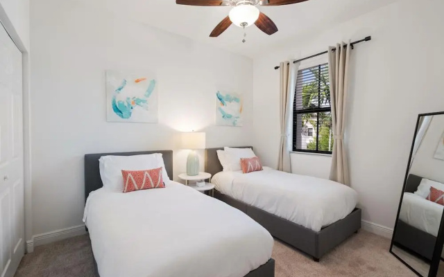 photo 3 of Kasa Davie Apartments