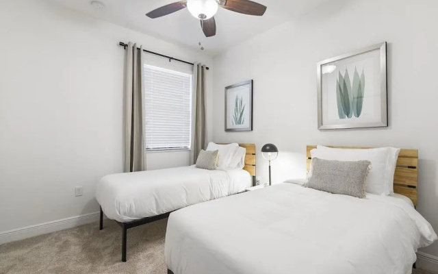 photo 4 of Kasa Davie Apartments