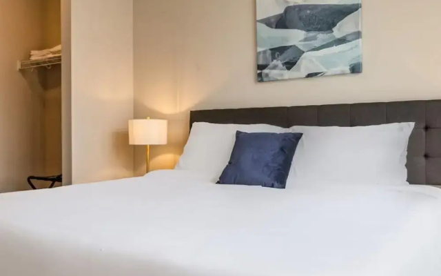 photo 2 of Kasa Family Friendly Westown 2BD Amenity Access Milwaukee