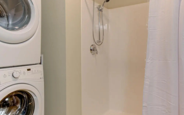 photo 5 of Kasa Family Friendly Westown 2BD Amenity Access Milwaukee