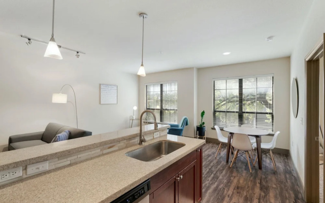 photo 3 of Kasa Houston Uptown Apartments