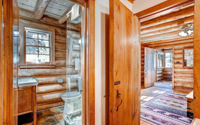 photo 2 of Kathryn's Cabin