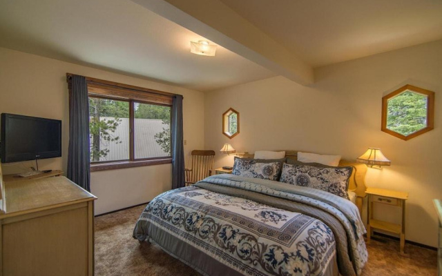 photo 2 of Kelly 3 Bedroom Holiday Home By Tahoe Truckee