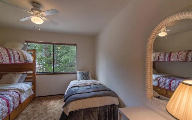 photo 3 of Kelly 3 Bedroom Holiday Home By Tahoe Truckee