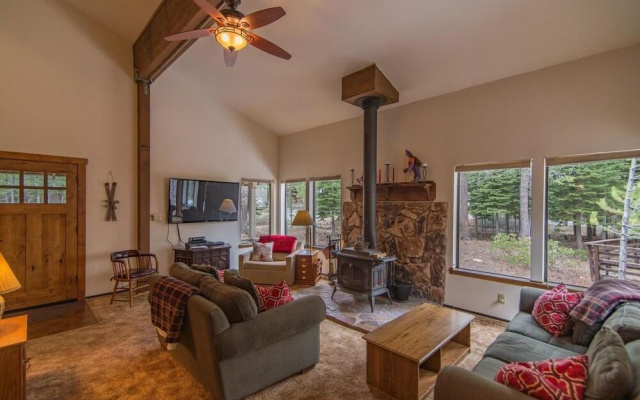 photo 4 of Kelly 3 Bedroom Holiday Home By Tahoe Truckee