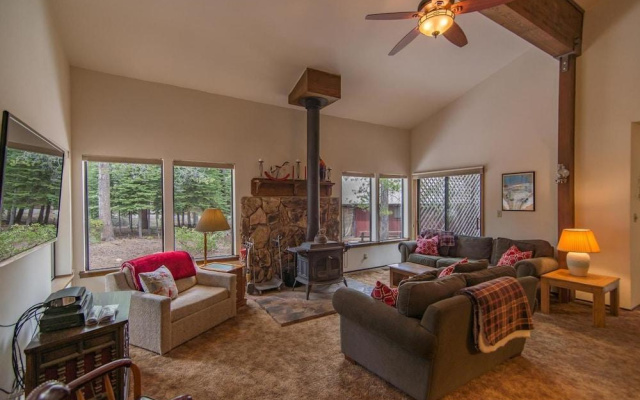 photo 5 of Kelly 3 Bedroom Holiday Home By Tahoe Truckee