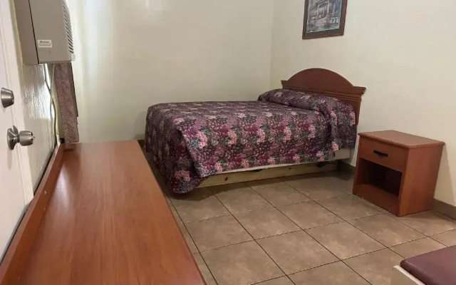 photo 4 of Kentucky Colonel Motel