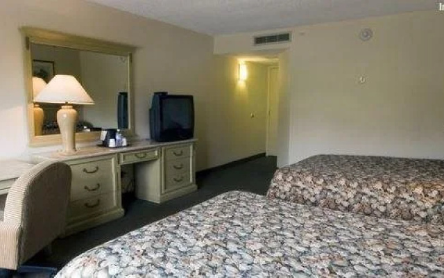 photo 3 of Best Western Kenwood Inn