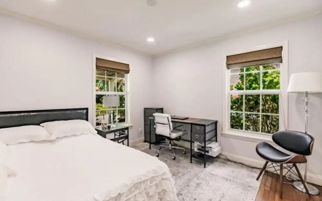 photo 2 of Key Lime Bungalow 2 BD 1 BA With Private Pool