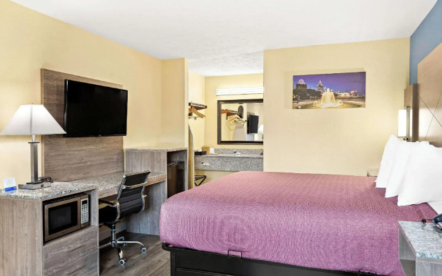 photo 2 of Rodeway Inn Oxford