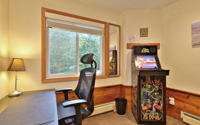 photo 2 of Killington Mountain Retreat: Great Ski House For Families & Groups! Close To Mountain! Hot Tub. 4 Bedroom Home