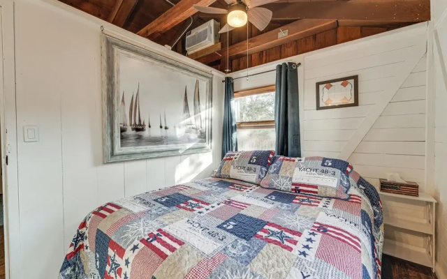 photo 5 of Inviting Cabin ~ 11 Mi to Silverdollar City