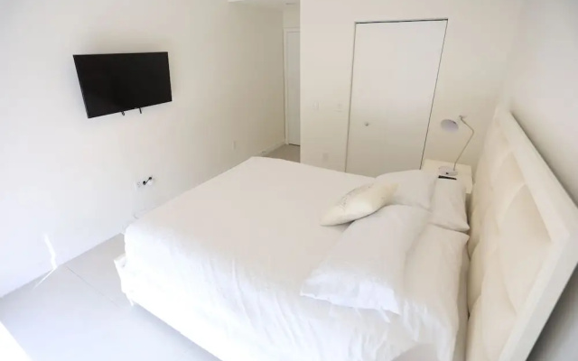photo 4 of King Bed Full Service Apt