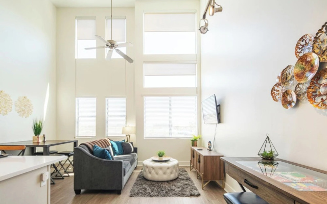 photo 4 of King Bed - Top Floor 2sty Loft - Parking 4058