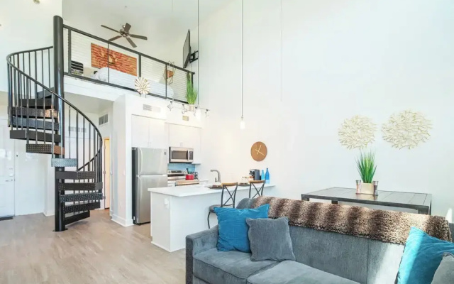 photo 5 of King Bed - Top Floor 2sty Loft - Parking 4058