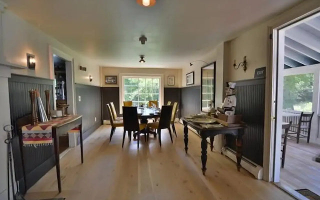 photo 5 of King Hill Inn & Kitchen