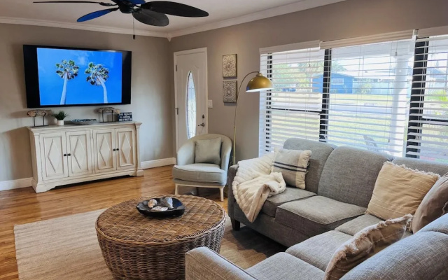 photo 2 of Kiss the Wave - Spacious 4BR 3BA w Pool hot tub