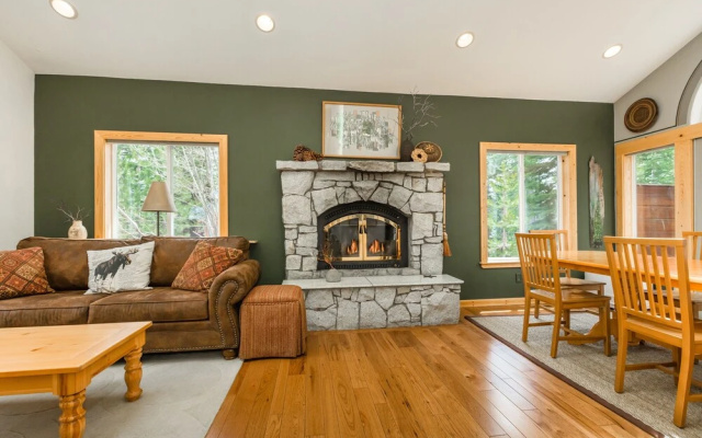 photo 5 of Kitzbuhel 5 Bedroom Cabin