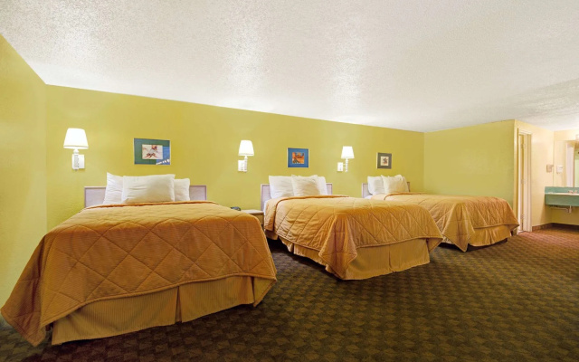 photo 2 of White Rock Inn