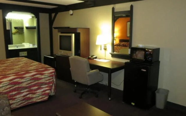 photo 3 of Kings Inn - Albany