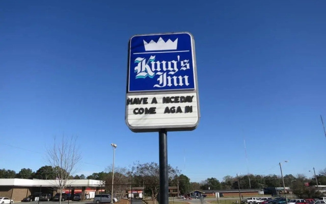photo 4 of Kings Inn - Albany