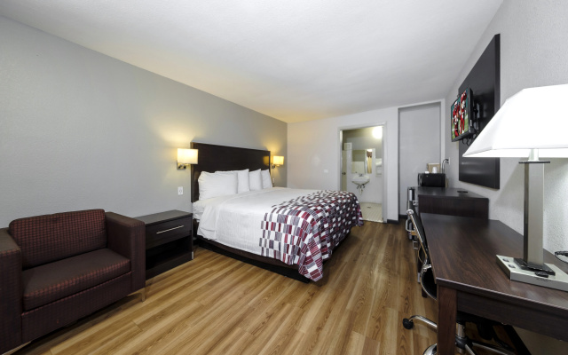 photo 3 of Red Roof Inn Arlington - Entertainment District
