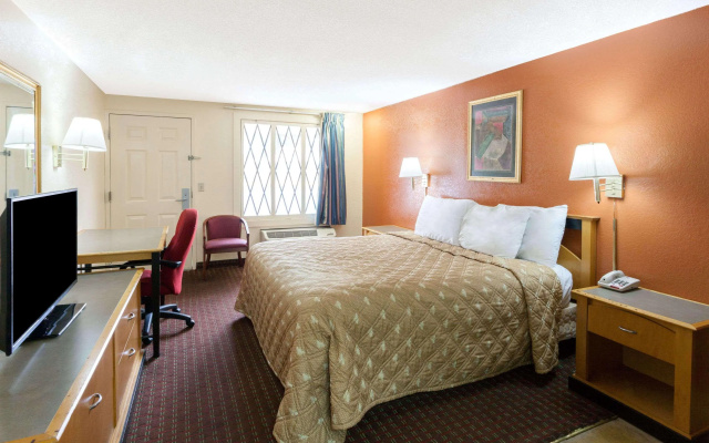 photo 4 of Knights Inn Tucker