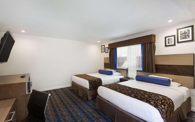 photo 3 of Howard Johnson by Wyndham Berkeley