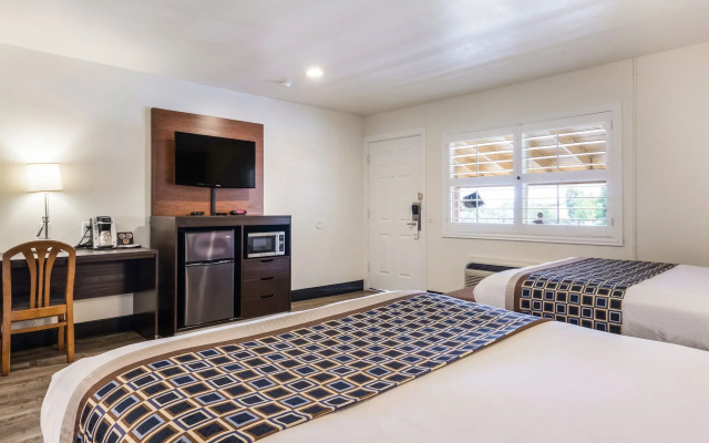 photo 5 of Carmel Hill Lodge