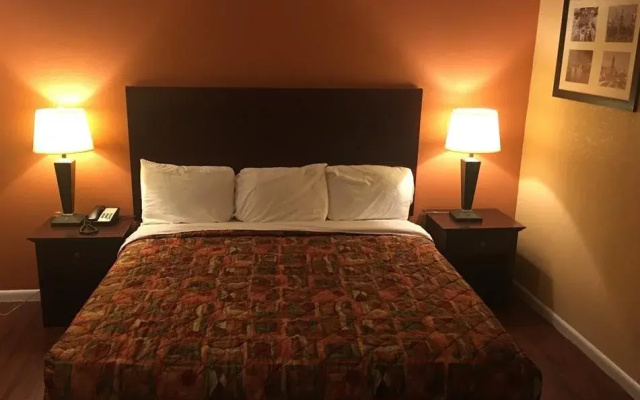 photo 2 of Four Season Motel