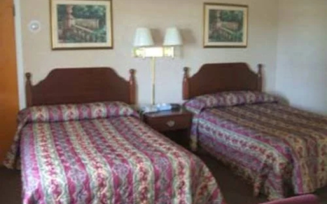 photo 4 of Four Season Motel