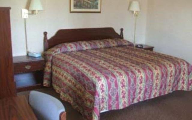 photo 5 of Four Season Motel