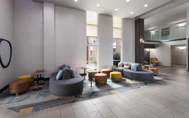 photo 2 of La Quinta Inn & Suites by Wyndham Chattanooga - East Ridge