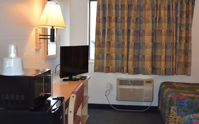 photo 4 of Knights Inn Grand Rapids