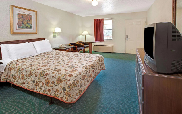 photo 3 of Knights Inn South Houston