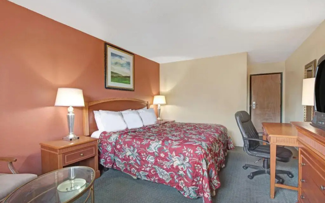 photo 4 of Monte Carlo Inn
