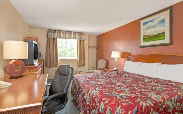photo 5 of Monte Carlo Inn