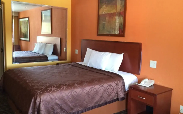 photo 2 of Select Inn & Suites Houston