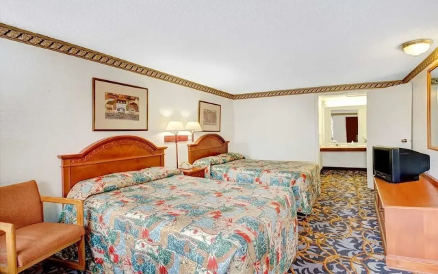 photo 2 of Express Inn