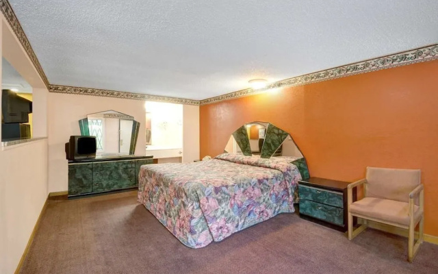 photo 4 of Express Inn