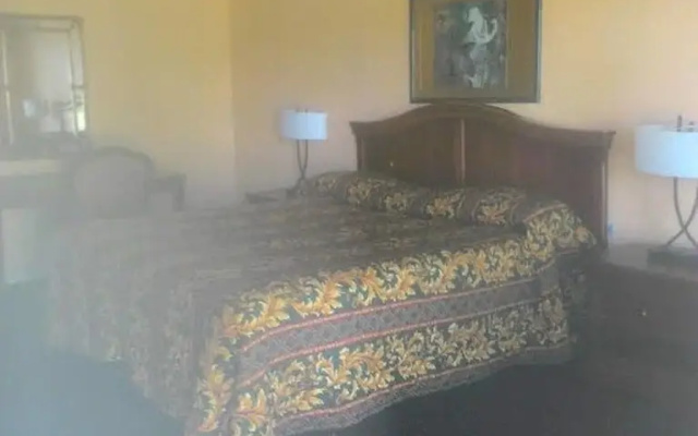 photo 2 of Plantation Inn