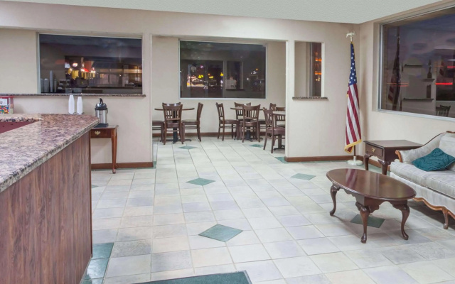 photo 2 of Knights Inn Lebanon