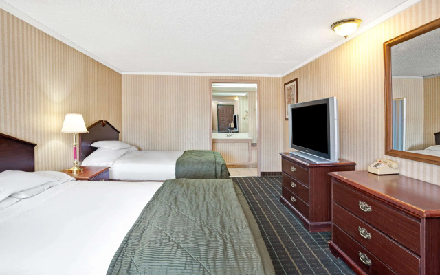 photo 2 of Knights Inn  Madison Heights MI